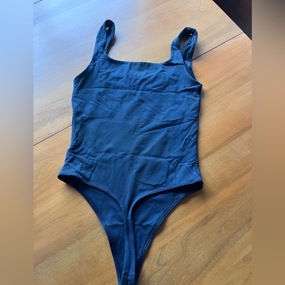 Aritzia Babaton Contour Squareneck Bodysuit - Picture 3 of 3